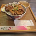 元祖豚丼屋 TONTON - 料理写真:ハーフ&ハーフ丼