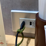 仙台牛たんけやき - 席にはUSBも完備