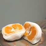 夢菓房たから 春日町本店 - 小原紅早生みかん大福　とっても甘くてジューシー(*≧∀≦*)！