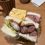 こんなにデカいサンドイッチは反則だ - 