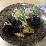 とん八 - きくらげと絹さやの玉子炒め 450円(税込)(2025年1月15日撮影)