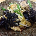 とん八 - きくらげと絹さやの玉子炒め 450円(税込)(2025年1月15日撮影)