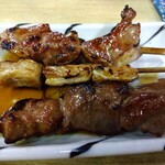 とん八 - 豚串焼き 各110円(税込)(2025年1月15日撮影)