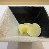 鮨サロン 怜竜 - 自家製ガリ