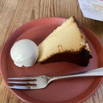SOMETHING'S COFFEEHOUSE - バスクチーズケーキ