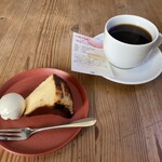 SOMETHING'S COFFEEHOUSE - エチオピアのコーヒーとバスクチーズケーキ