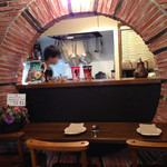 パスタマーケットM - 素敵なレンガ窓。シェフの手作り