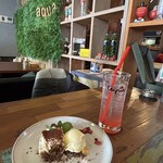 aqua - ピンクグレープフルーツのソーダとティラミス　2025.1