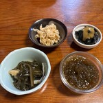 ゆくい処 石だたみ - 右上から、昆布イリチィ、もずく、ハンダマ酢味噌、ミミガー