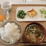 トーコーキッチン - キッシュ 副菜二品、豚汁 ご飯