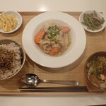 トーコーキッチン - ほっこり肉じゃが 副菜二品、豚汁、ご飯