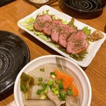 千草 - 鴨スモーク、お通しの煮もの