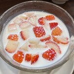 一僖 - 苺の杏仁豆腐