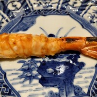 すし 良月 - 和歌山の三ツ星醤油を吹きかけて炭火焼き