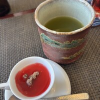 美寿思 - クランベリーソースのブランマンジェ