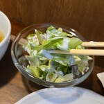 キッチン ブルー グローブ - サラダをいただき