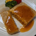 キッチン ブルー グローブ - テリーヌをカット