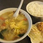 豊ライ園 - 料理写真:セットメニューの中から、「五目ラーメン・唐揚げ二個・ライス」のセットにしました。