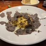 ボッテガ - 冬トリュフとフォンティーナチーズのタヤリン