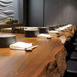 登喜和鮨 - 重厚感あふれる立派なカウンター