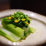 登喜和鮨 - バリバリとした生食感に引き立つ甘み。瑞々しく春を感じさせる香りを添えた箸休め