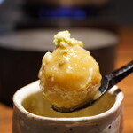 登喜和鮨 - お焦げらしい食感に膨らむ風味、そこにカニの濃厚なコクがプラスされ、里芋の甘いキャンバスへと染めて膨らむおいしさ！ 噛めば噛むほどに里芋の甘みが強くさせる。