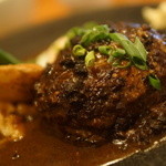 裏参道牛肉店 - レアハンバーグ