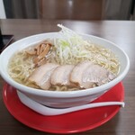 鬼ヤンマ - 「中華そば」は白醤油ラーメンで、澄んだクセの無いスープ！！