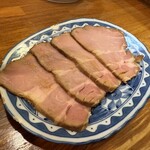 満州軒 - トッピングのチャーシューは別皿でもらいます。