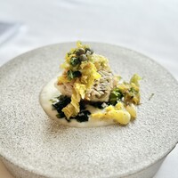 Liliane - ⑥山口県産甘鯛の鱗焼き 蕪のピュレ 新物わかめ ちりめんキャベツ
