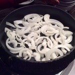 牛蔵 - 玉ねぎを敷いてすき焼きスタート