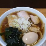 手打ち らーめん 響 - 「アップ」！！今回は青みはワカメでした！