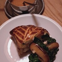 le content - 半分にカットした柿鯛とホタテムースのパイ包み