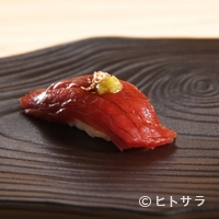 寿司通もうなる一貫！独自のひと手間が活きる『鮪漬けの握り』