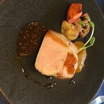 283430913 - メインディッシュ。肉下のマスタードソースに見えるものはマッシュしたお芋でした。