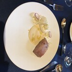 283430904 - 前菜の概念を超えてきた。お魚を低温で火を通したとかで柔らかかった。