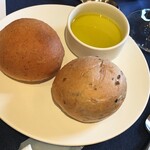 283430910 - パン。おかわりできます。有難い！おかわりしましたとも！