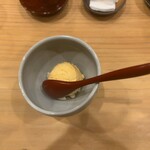 283431107 - 自家製玉子のアイス 下にはポン菓子