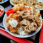 ます - 野菜炒めからあげ丼！マヨ＆福神漬けトッピングなり