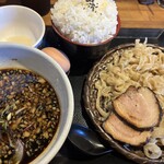 タカクノカモソバ - 付け汁は蕎麦の返しに薬味と出汁で　いい感じですよ　この付け汁と卵をご飯に掛けて食べたけど美味しい