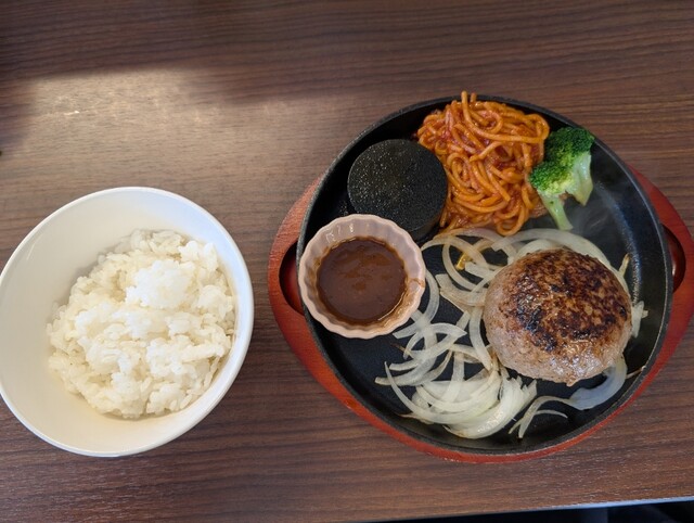 ハンバーグfeat.ばらてぃえ 帯広店（フィーチャリング） - 帯広（ハンバーグ）の写真