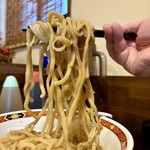 自家製太麺やきそば よしのり屋 - 自家製の太麺をリフトUP⤴️