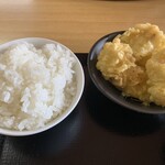 天領屋 - 満腹焼きそば定食：ご飯・とり天　近景