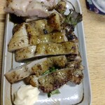 とん八 - 鶏肉のにんにくこしょう焼き 500円(税込)(2024年12月4日撮影)