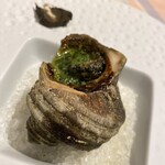 BISTRO VAGUE - 絶品のサザエ　中にはリゾット
      肝はペーストにしてパンのお供に