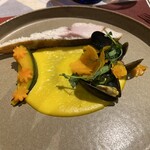 BISTRO VAGUE - 三重県産旬魚のソテー　かぼちゃとムール貝の漁師風