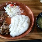 びっくりドンキー - ハンバーグ&牛肉プルプル(662)