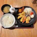 串かつ でんがな - 特製串かつ定食･B定食(串かつ7本+唐揚げ2個)2