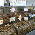 厚岸漁業協同組合直売店 エーウロコ - 店内（牡蠣）