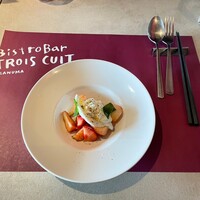TROIS CUIT ASANUMA - イチゴとプラータチーズのカプレーゼ